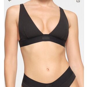 NWT SKIMS COTTON PLUNGE BRALETTE | BLACK